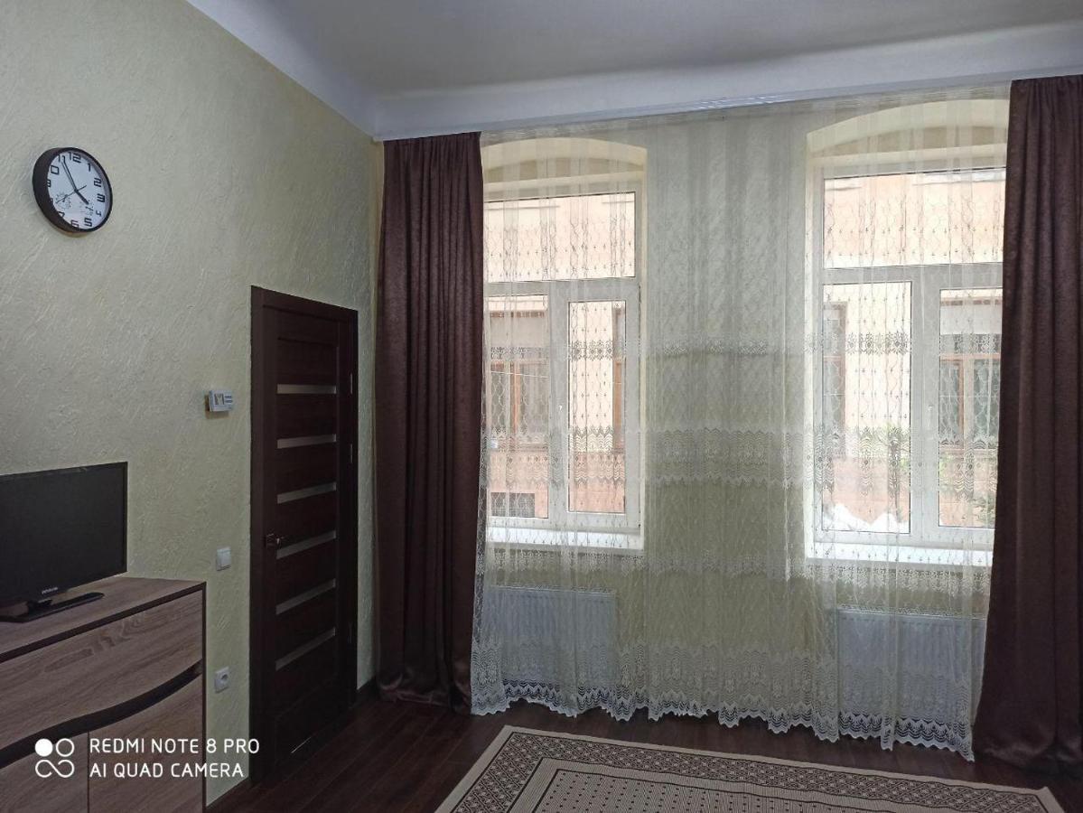 Квартира В Самом Центре Wi-Fi Apartamento Chernivtsi Exterior foto