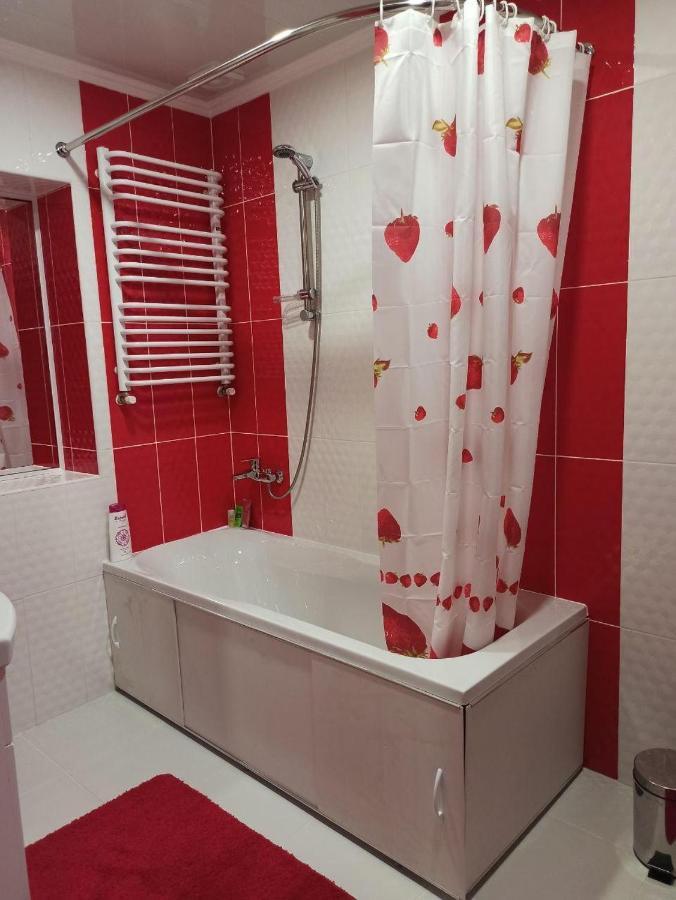 Квартира В Самом Центре Wi-Fi Apartamento Chernivtsi Exterior foto