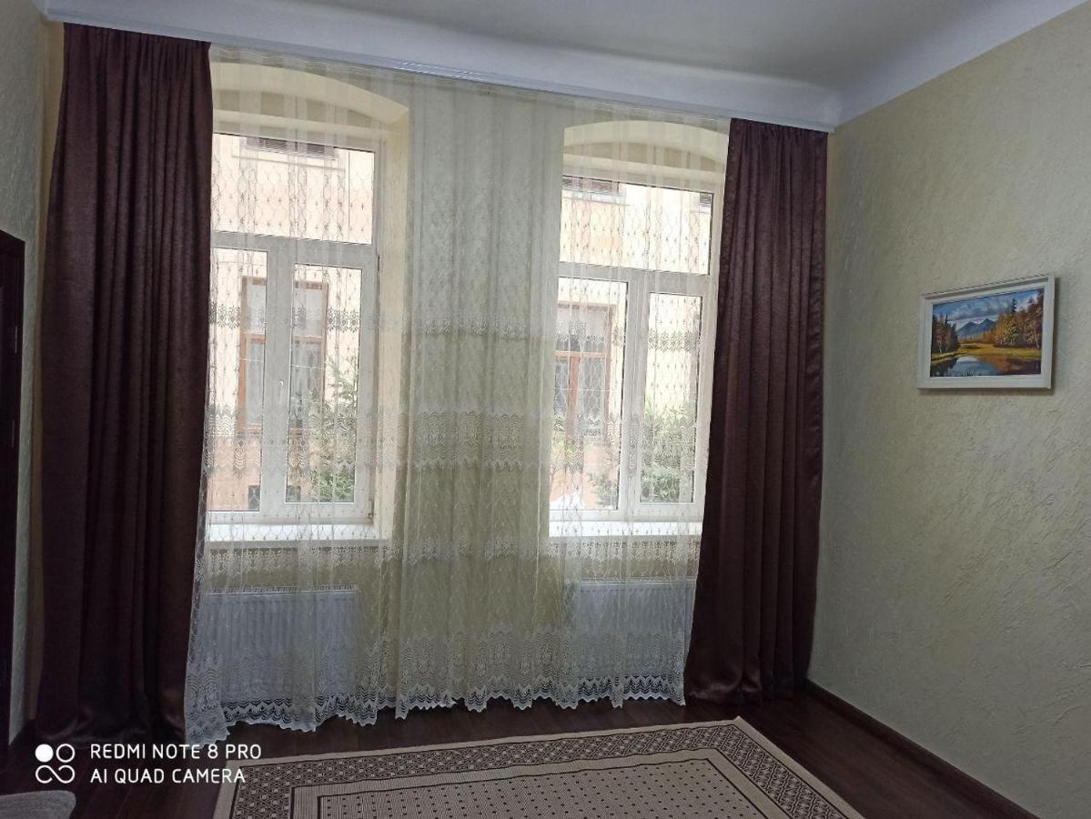 Квартира В Самом Центре Wi-Fi Apartamento Chernivtsi Exterior foto
